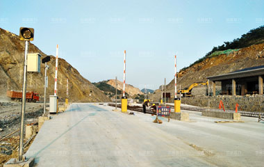 湖南省常德市偉廈建材引用石料廠無(wú)人值守自動(dòng)稱重系統(tǒng)